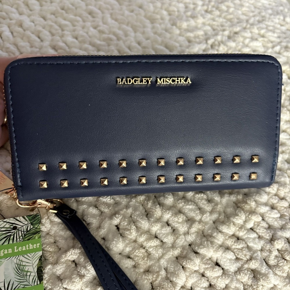BADGLEY MISCHKA NAVY BLUE STUDDED ZIP AROUND WALLET WRISTLET NEW